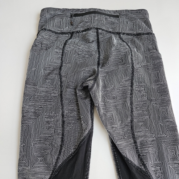 Lululemon Pace Rival Crop Leggings Women Size 4 Black White Geometric Activewear - Picture 3 of 14